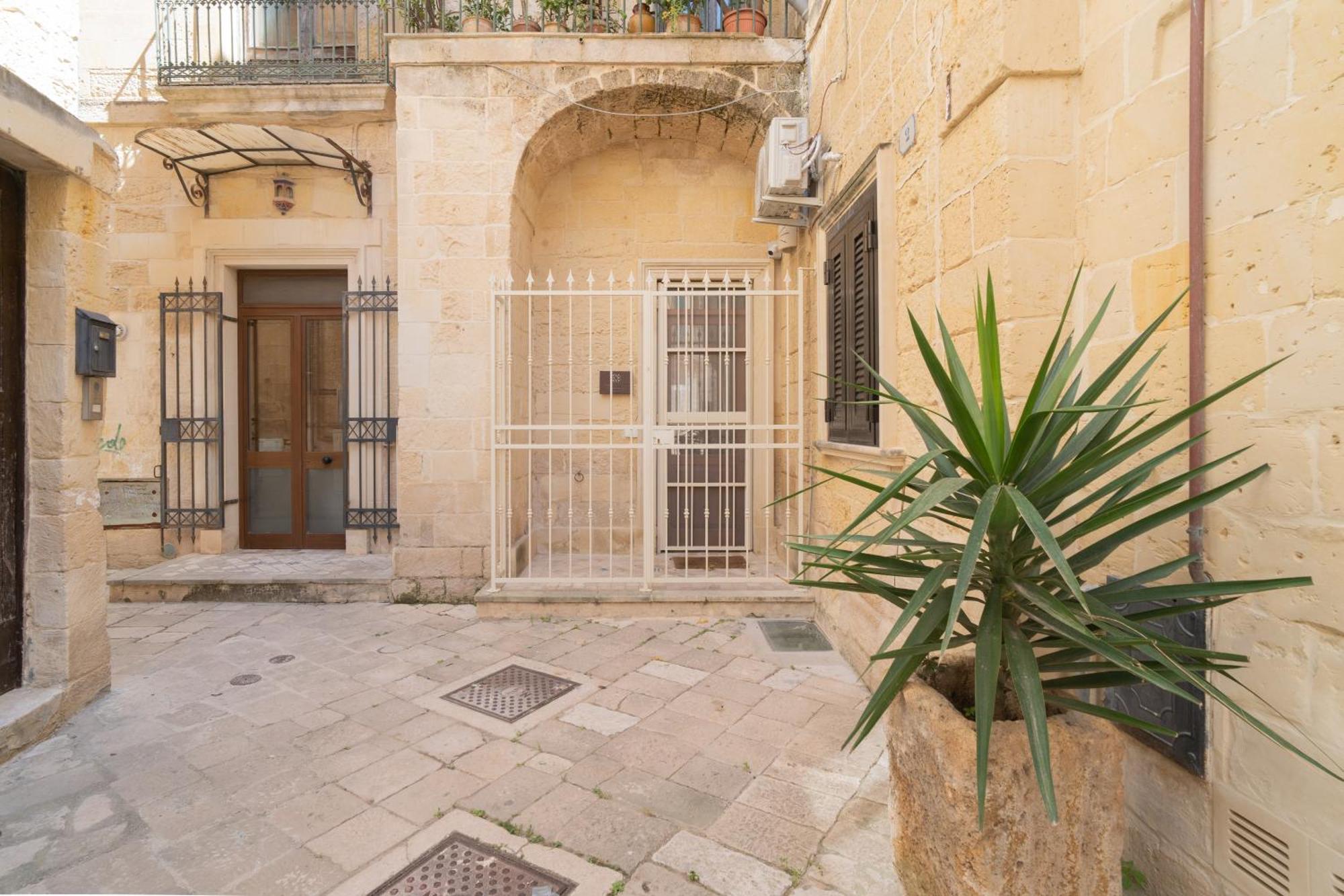 Dimora Barocca Apartment Irene Lecce Eksteriør billede